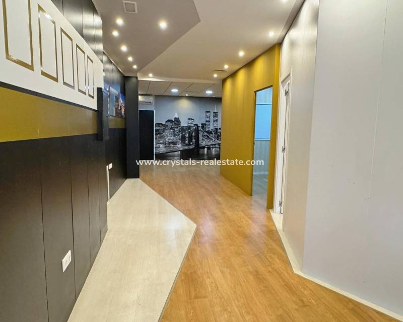 Resale - Commercial space - Guardamar del Segura