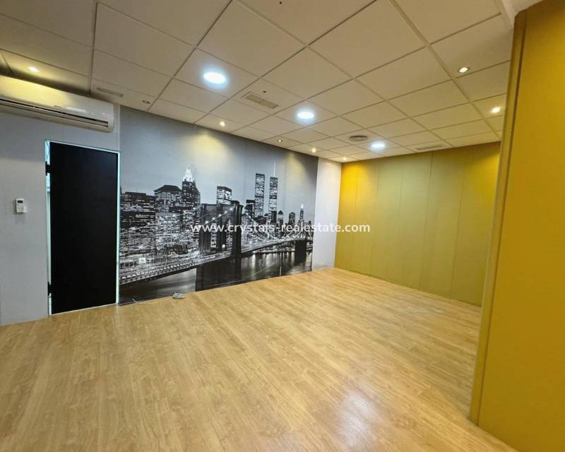 Resale - Commercial space - Guardamar del Segura