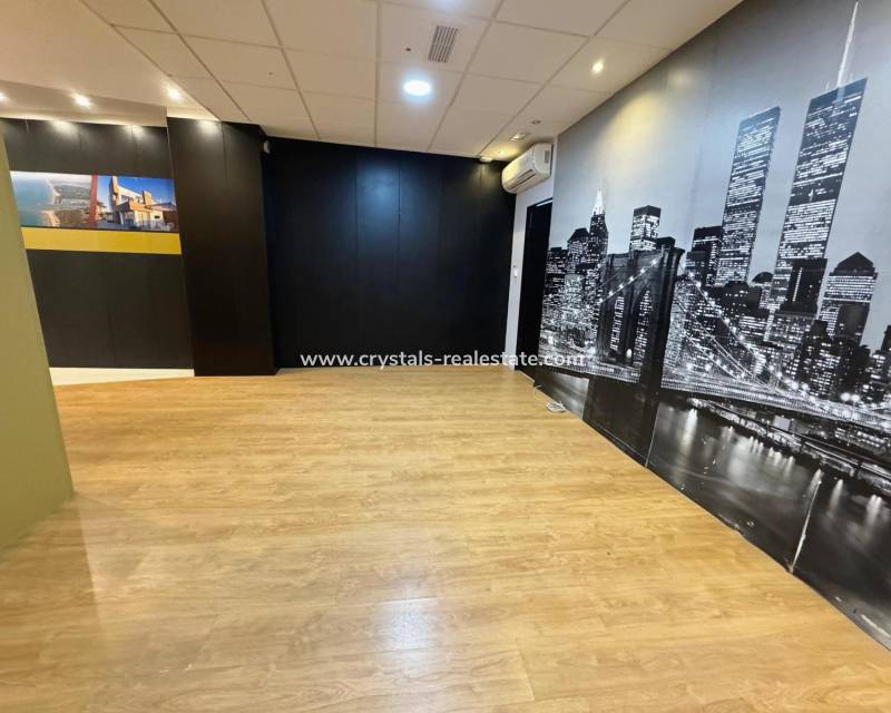 Resale - Commercial space - Guardamar del Segura