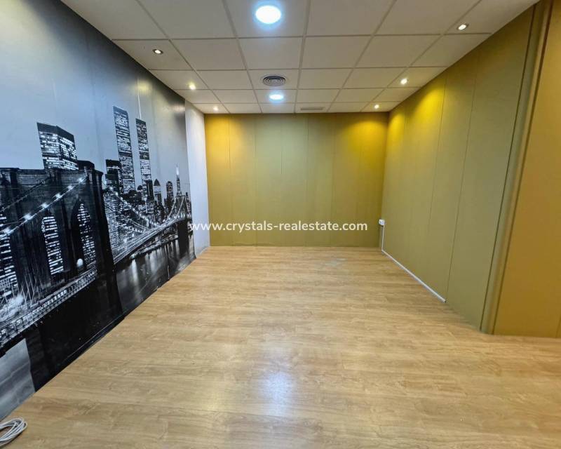 Resale - Commercial space - Guardamar del Segura