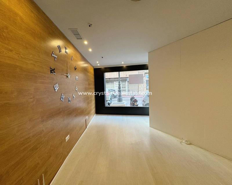 Resale - Commercial space - Guardamar del Segura
