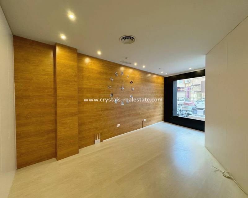Resale - Commercial space - Guardamar del Segura