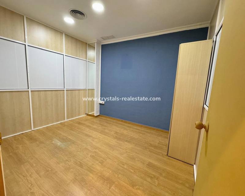 Resale - Commercial space - Guardamar del Segura