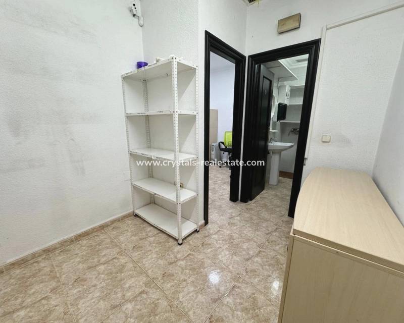 Resale - Commercial space - Guardamar del Segura