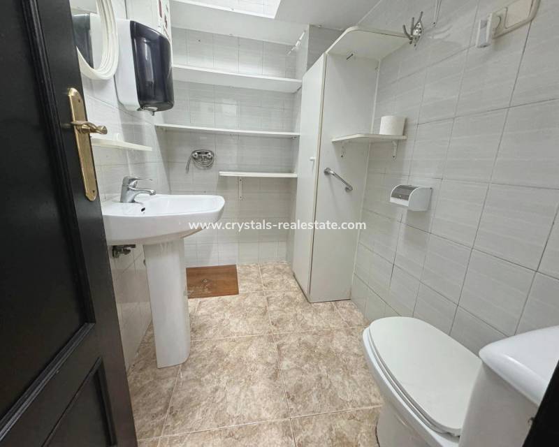 Resale - Commercial space - Guardamar del Segura