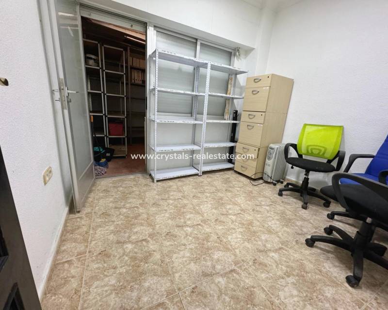 Resale - Commercial space - Guardamar del Segura