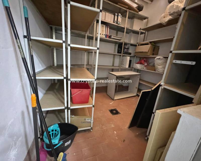 Resale - Commercial space - Guardamar del Segura