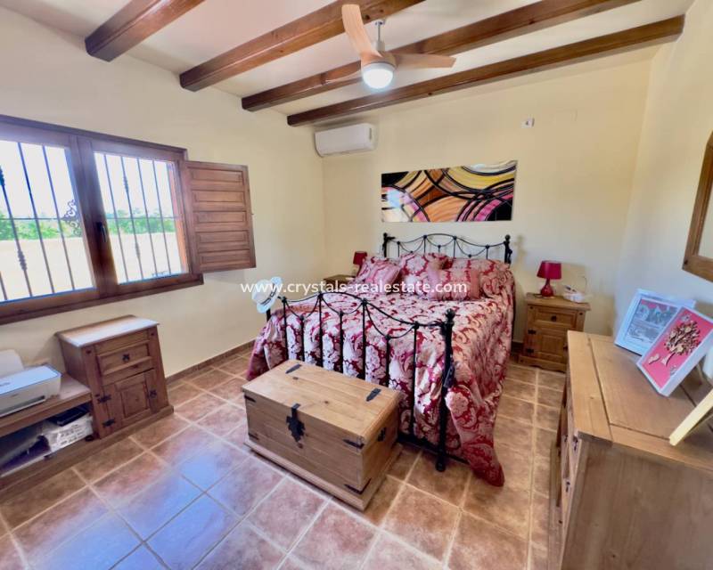 Resale - Finca / Country Property - Orihuela