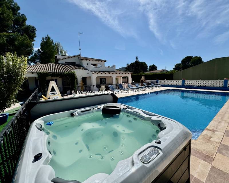 Resale - Finca / Country Property - Castalla