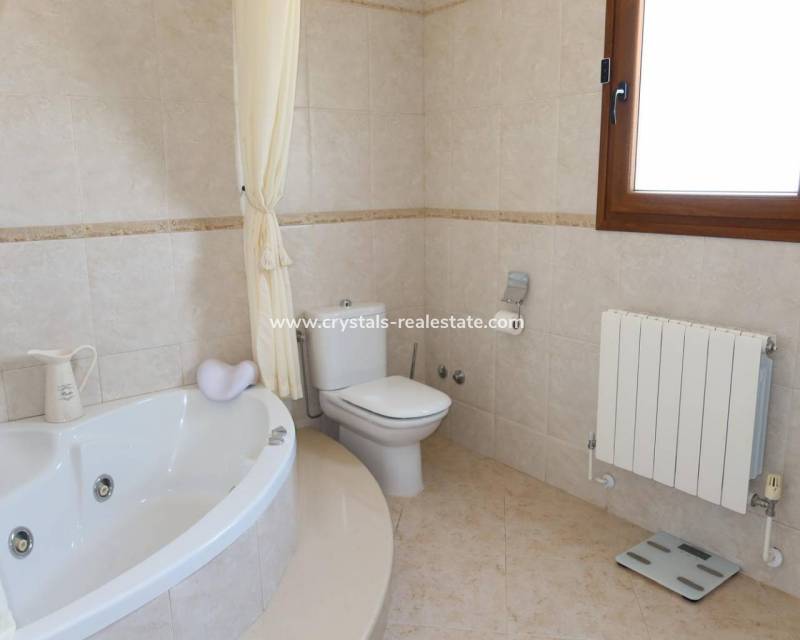 Resale - Finca / Country Property - Orihuela