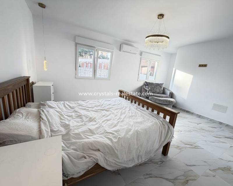 Resale - villa - Orihuela Costa - Las Filipinas