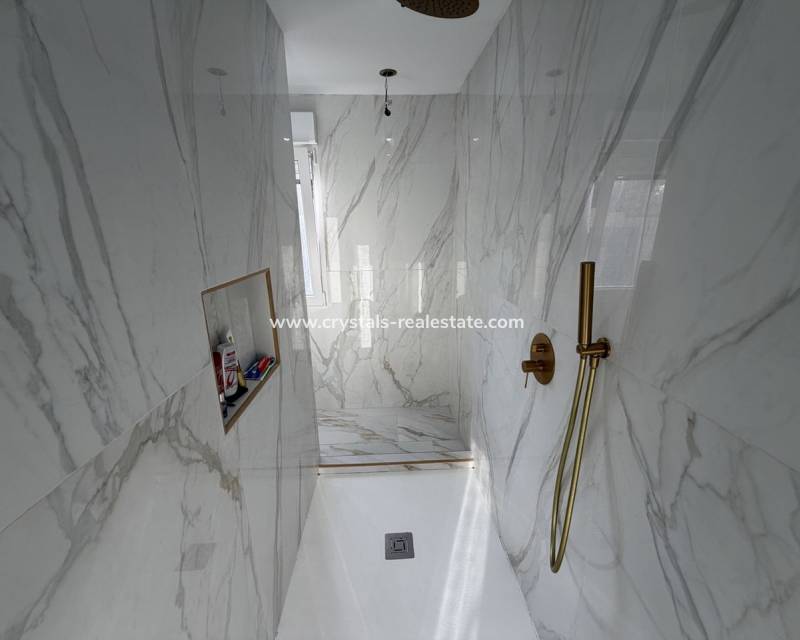 Resale - villa - Orihuela Costa - Las Filipinas