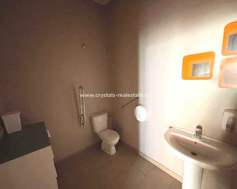 Resale - Commercial space - Algorfa - La Finca Golf