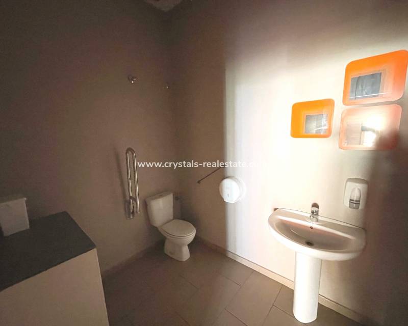 Resale - Commercial space - Algorfa - La Finca Golf